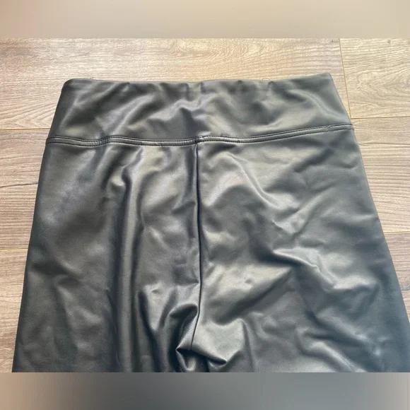 RW&CO black high rise faux leather leggings - Picture 4 of 10